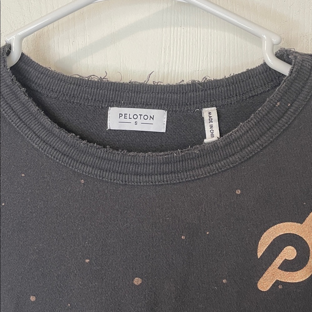 Peloton Show Up & Shine Black Crewneck Oversized Cropped Metallic Logo Sz Small - Picture 6 of 8